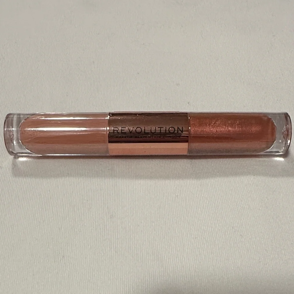 3/$15 🌸 Revolution Dual-Ended Double Up Liquid Shadow - Infatuated